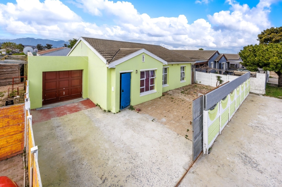 3 Bedroom Property for Sale in Hillcrest Heights Western Cape